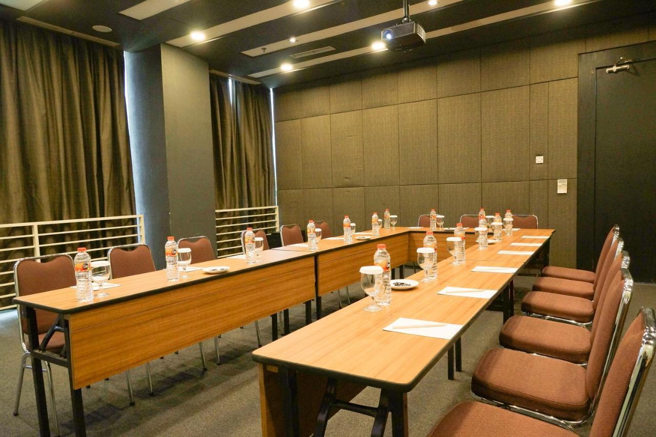 Akmani Hotel Jakarta Exterior photo